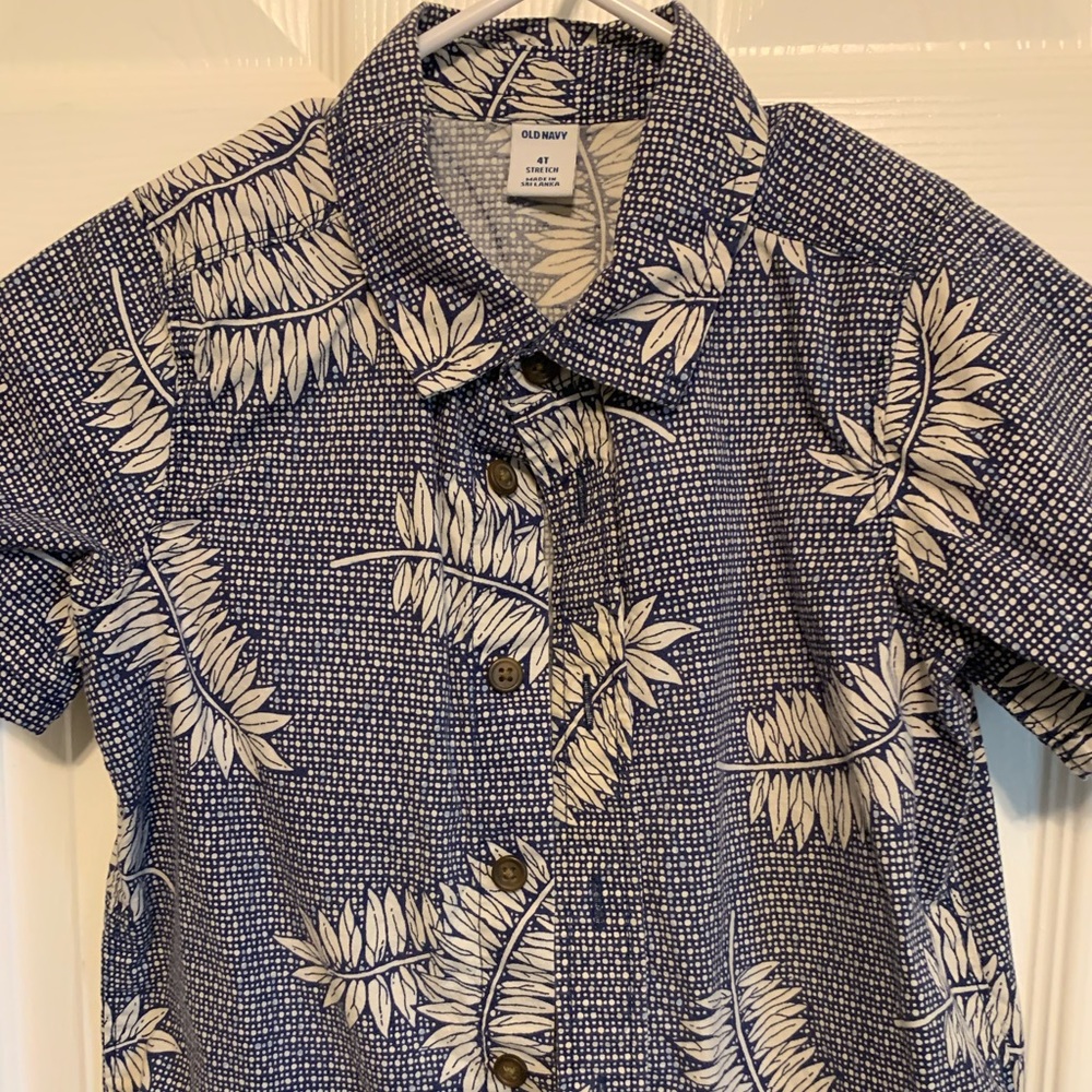 Old Navy short sleeve button down shirt